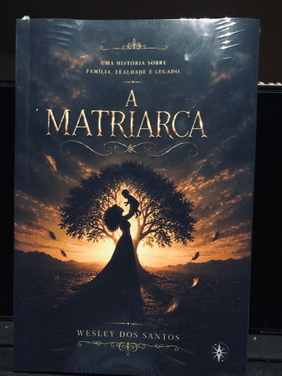 Detalhe da capa impressa de A Matriarca